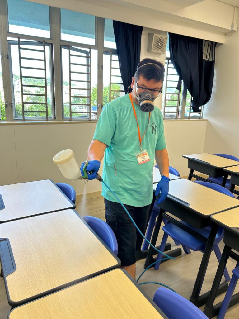 香港除甲醛服務,教室裡進行噴霧式甲醛處理