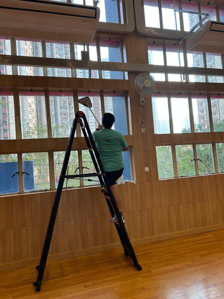 學校清潔服務, 高空清潔作業