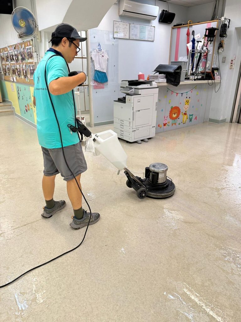 幼稚園起漬打蠟