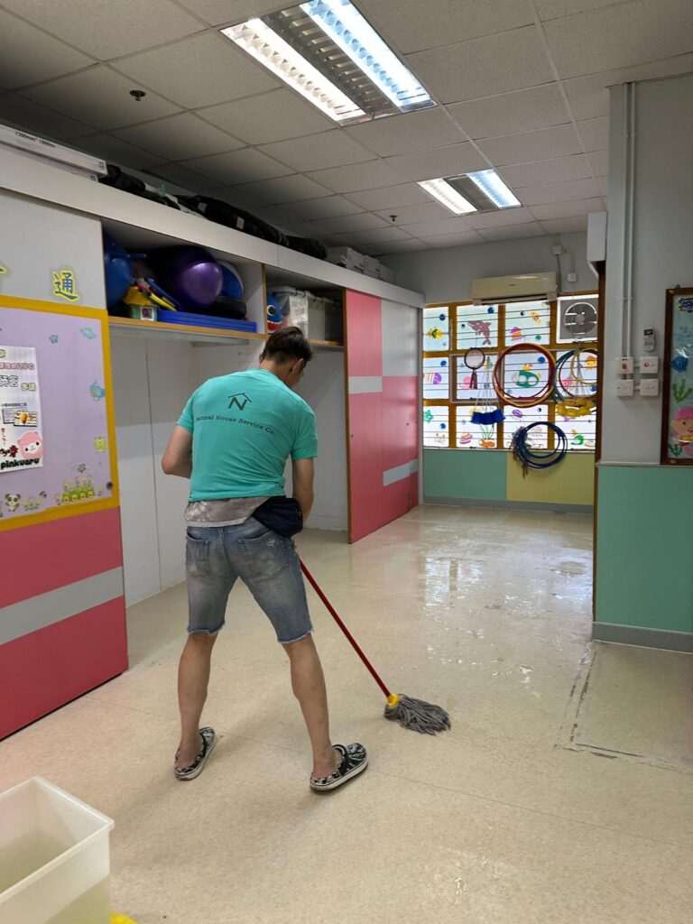 幼稚園起漬打蠟